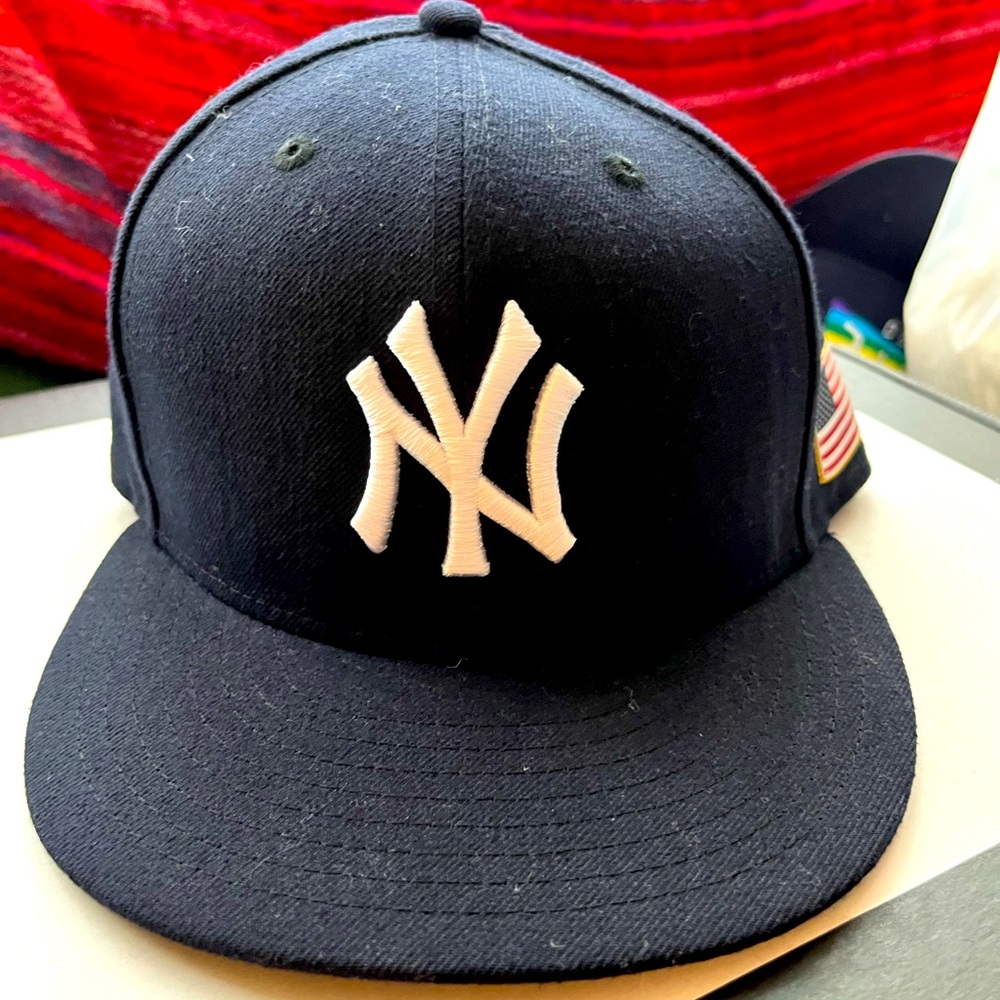 Limited Edition New Era NY fitted hat with American flag. Size 7 1/2